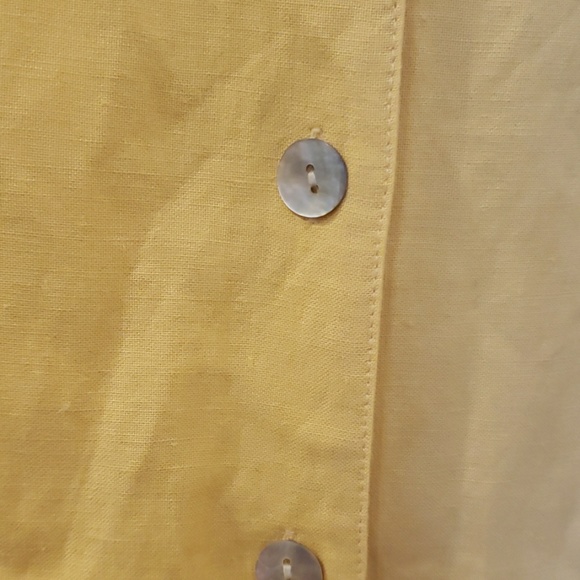 Gorgeous yellow button down  top 2x - Picture 4 of 4